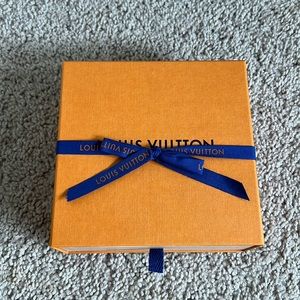 Luis Vuitton belt box with ribbon